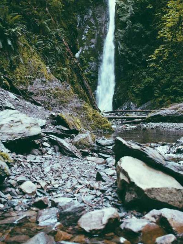 蜿蜒的沿海公路